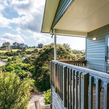 Treetop Retreat - Onetangi Holiday Home 外观 照片